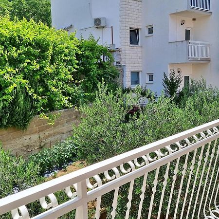 Apartments Mandalinic Omis Bagian luar foto