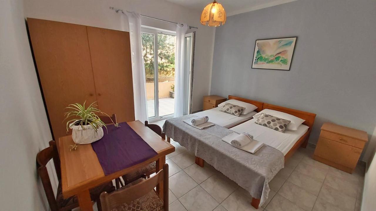 Apartments Mandalinic Omis Bagian luar foto