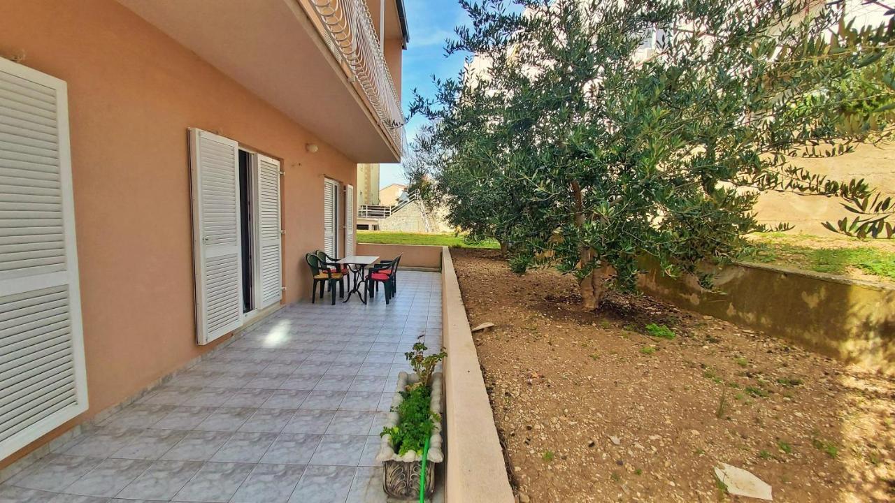 Apartments Mandalinic Omis Bagian luar foto