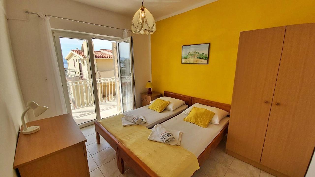 Apartments Mandalinic Omis Bagian luar foto