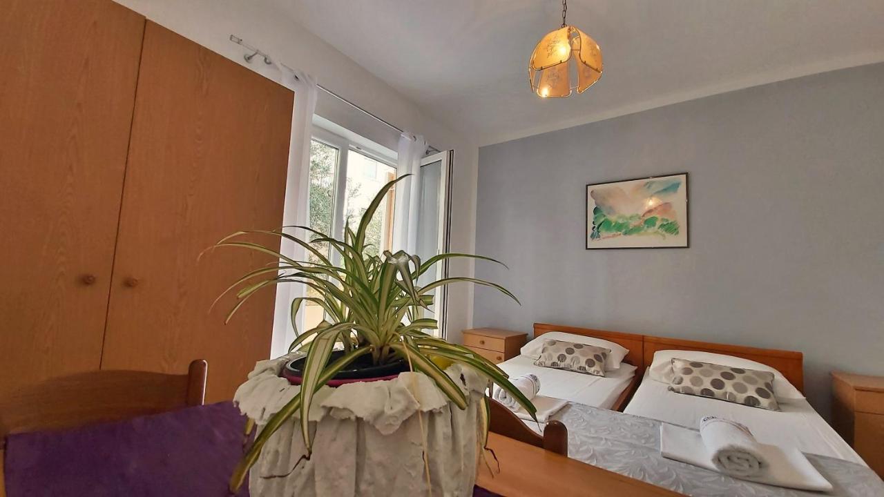 Apartments Mandalinic Omis Bagian luar foto
