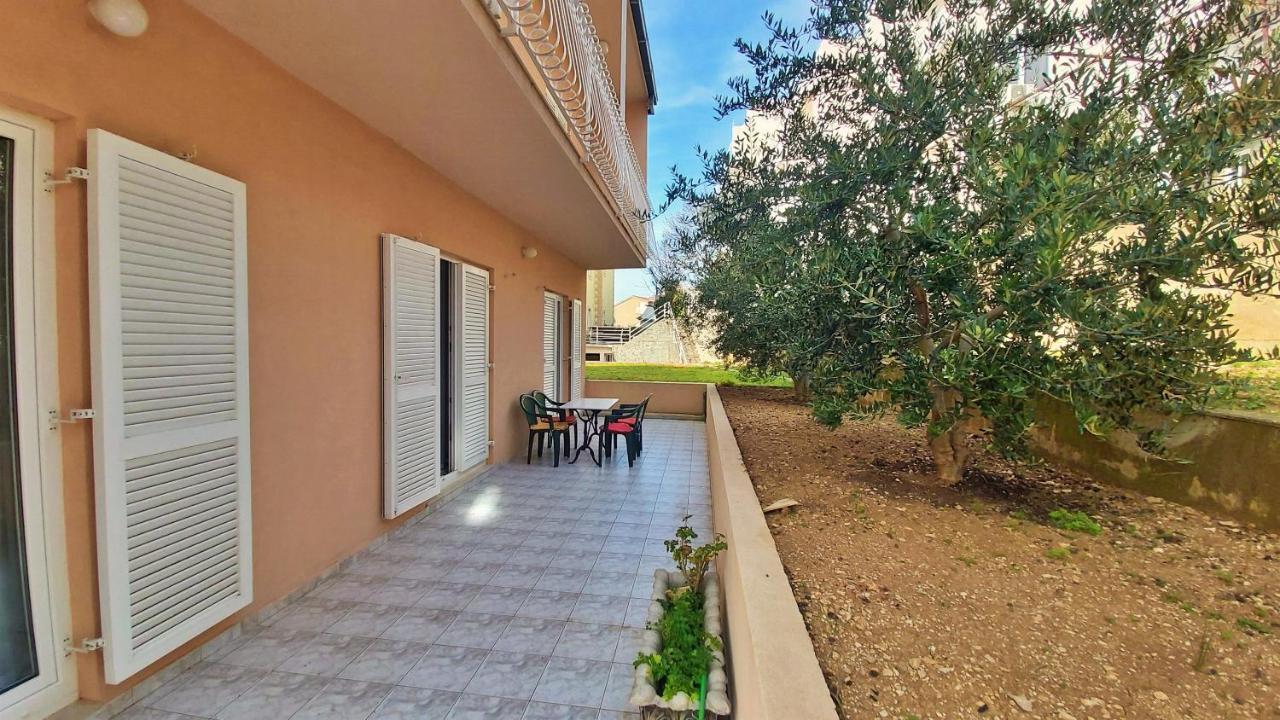Apartments Mandalinic Omis Bagian luar foto