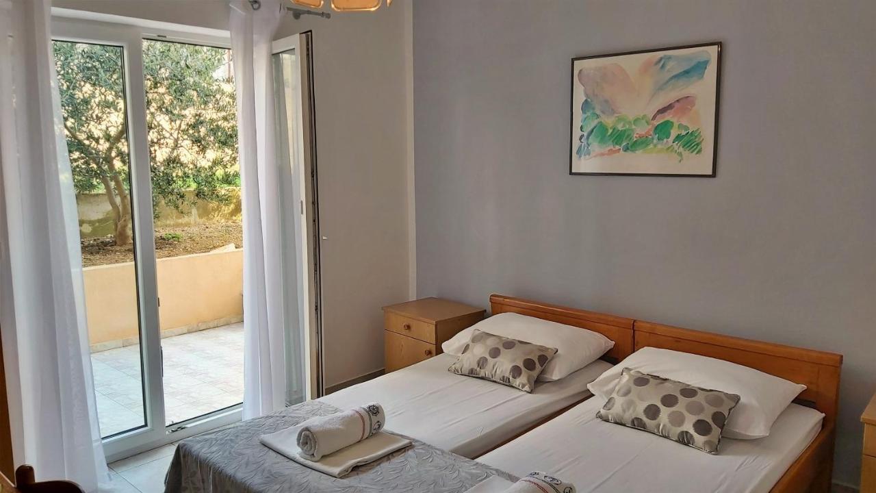Apartments Mandalinic Omis Bagian luar foto