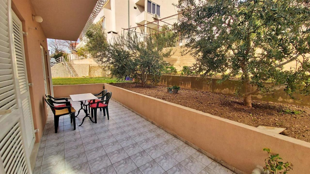 Apartments Mandalinic Omis Bagian luar foto