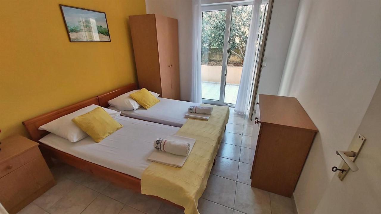 Apartments Mandalinic Omis Bagian luar foto