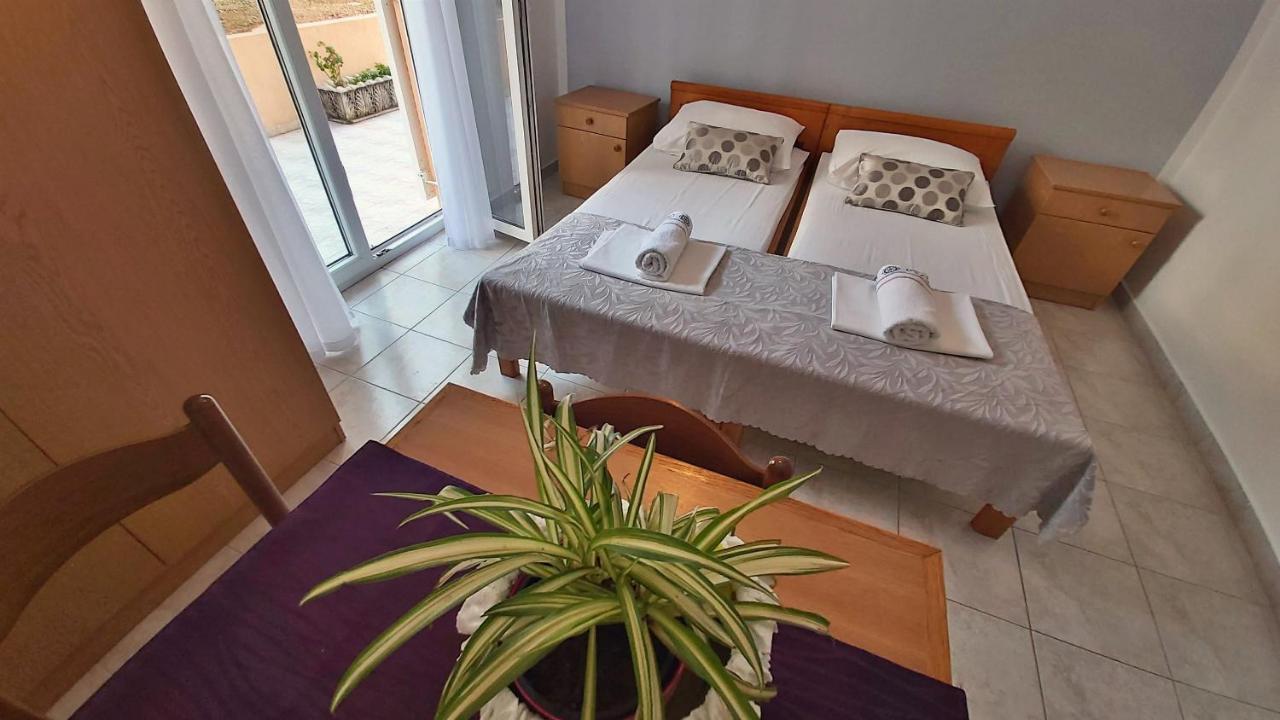 Apartments Mandalinic Omis Bagian luar foto
