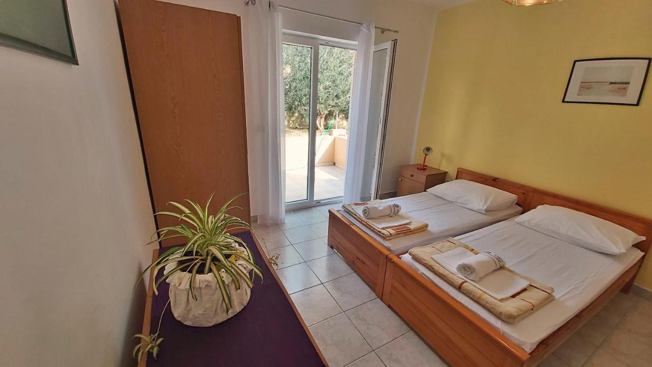 Apartments Mandalinic Omis Bagian luar foto