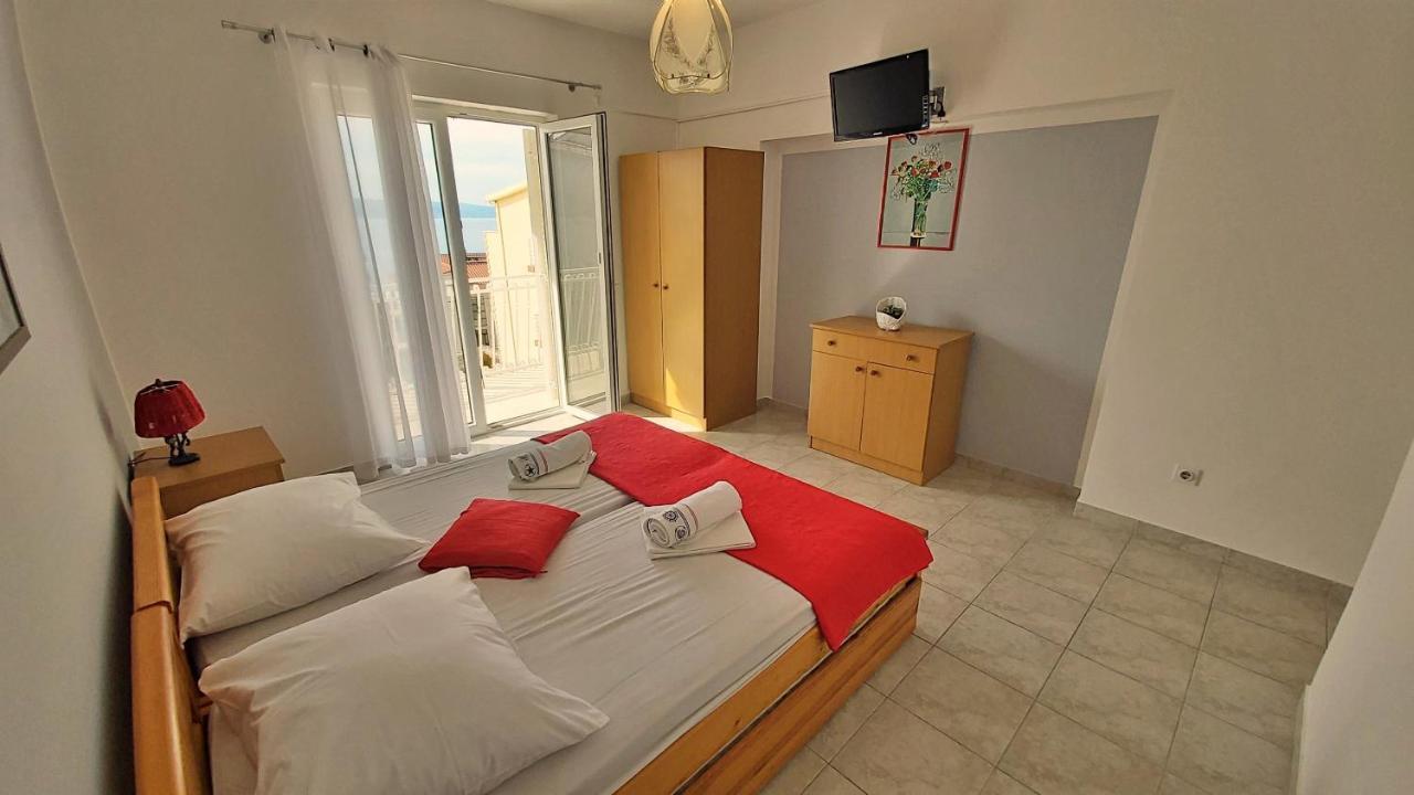 Apartments Mandalinic Omis Bagian luar foto