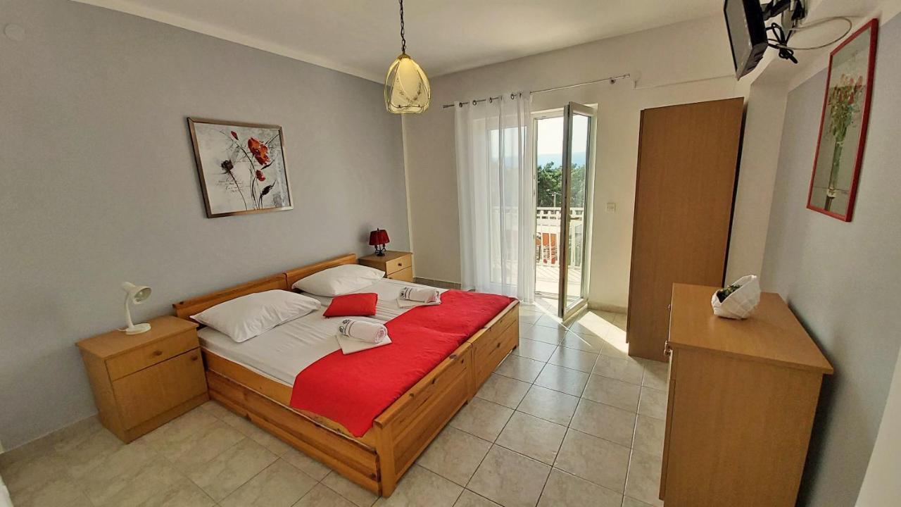 Apartments Mandalinic Omis Bagian luar foto