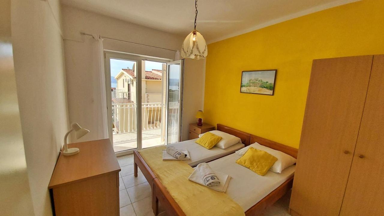 Apartments Mandalinic Omis Bagian luar foto