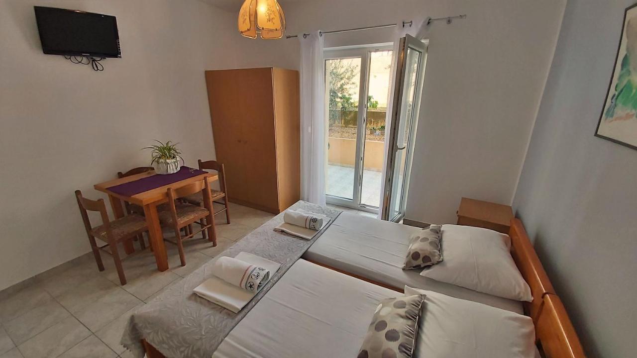 Apartments Mandalinic Omis Bagian luar foto