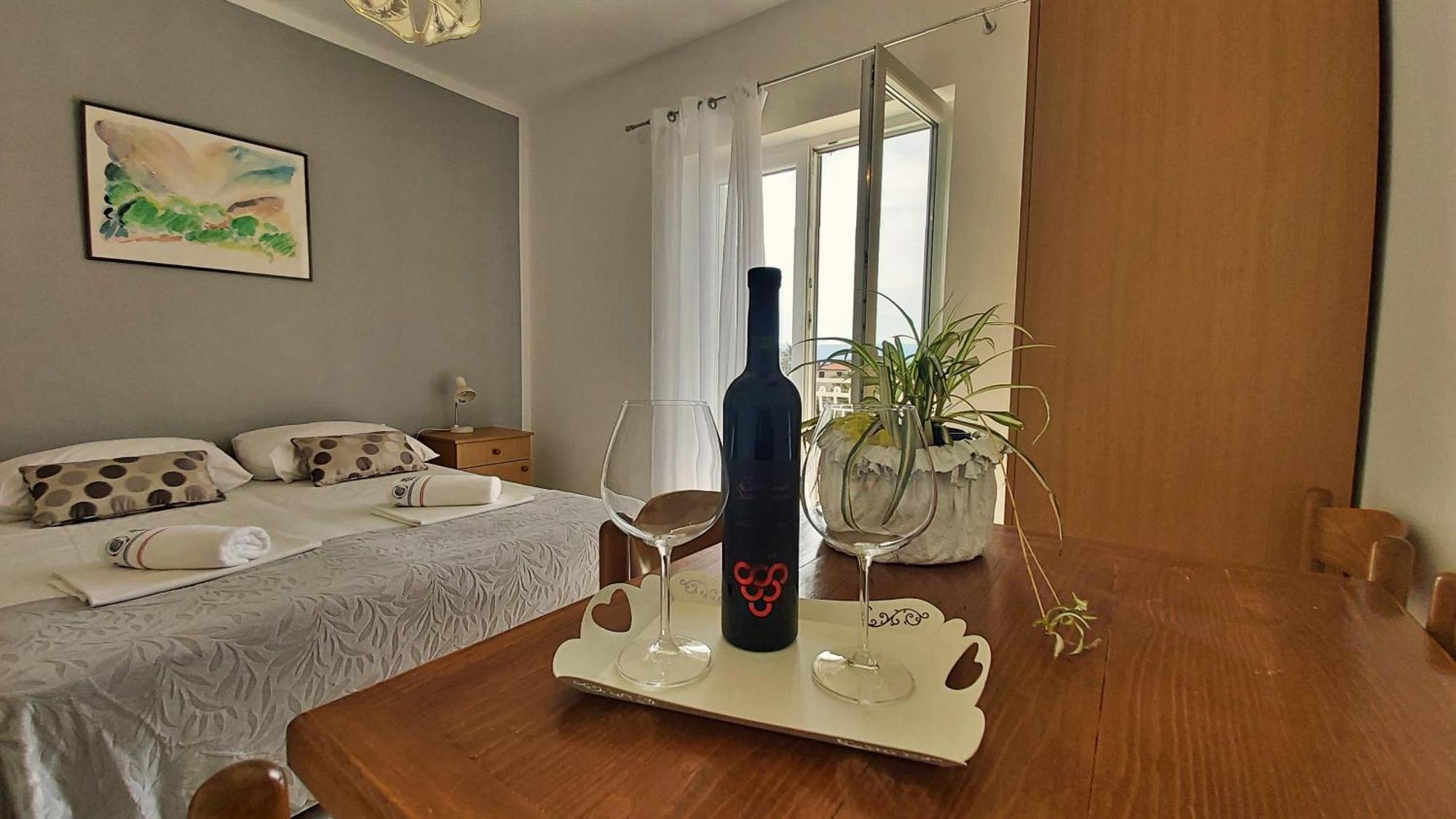 Apartments Mandalinic Omis Bagian luar foto
