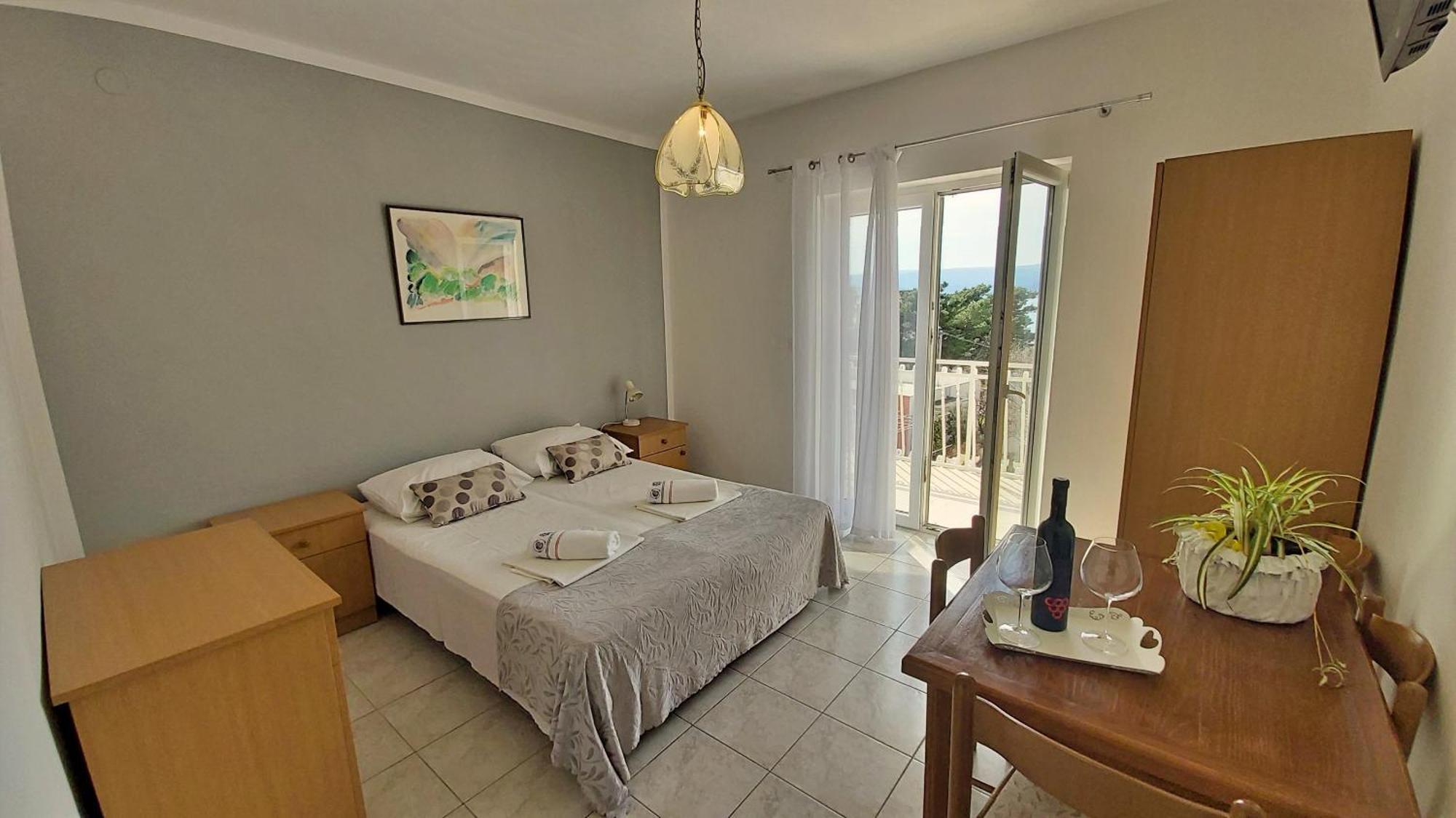 Apartments Mandalinic Omis Bagian luar foto