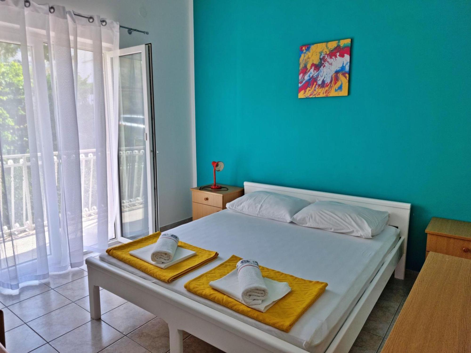Apartments Mandalinic Omis Bagian luar foto