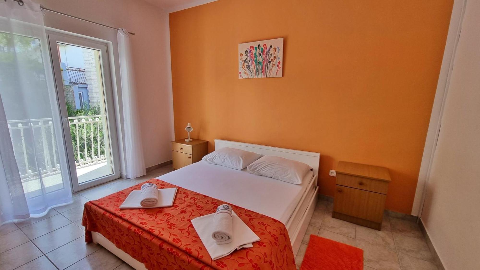 Apartments Mandalinic Omis Bagian luar foto