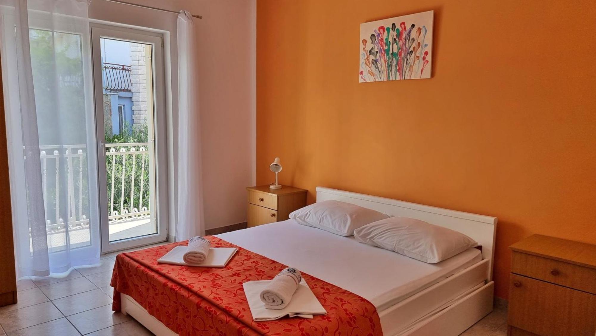 Apartments Mandalinic Omis Bagian luar foto