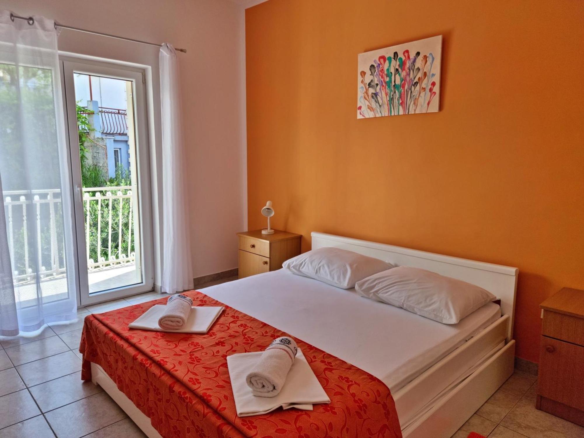 Apartments Mandalinic Omis Bagian luar foto