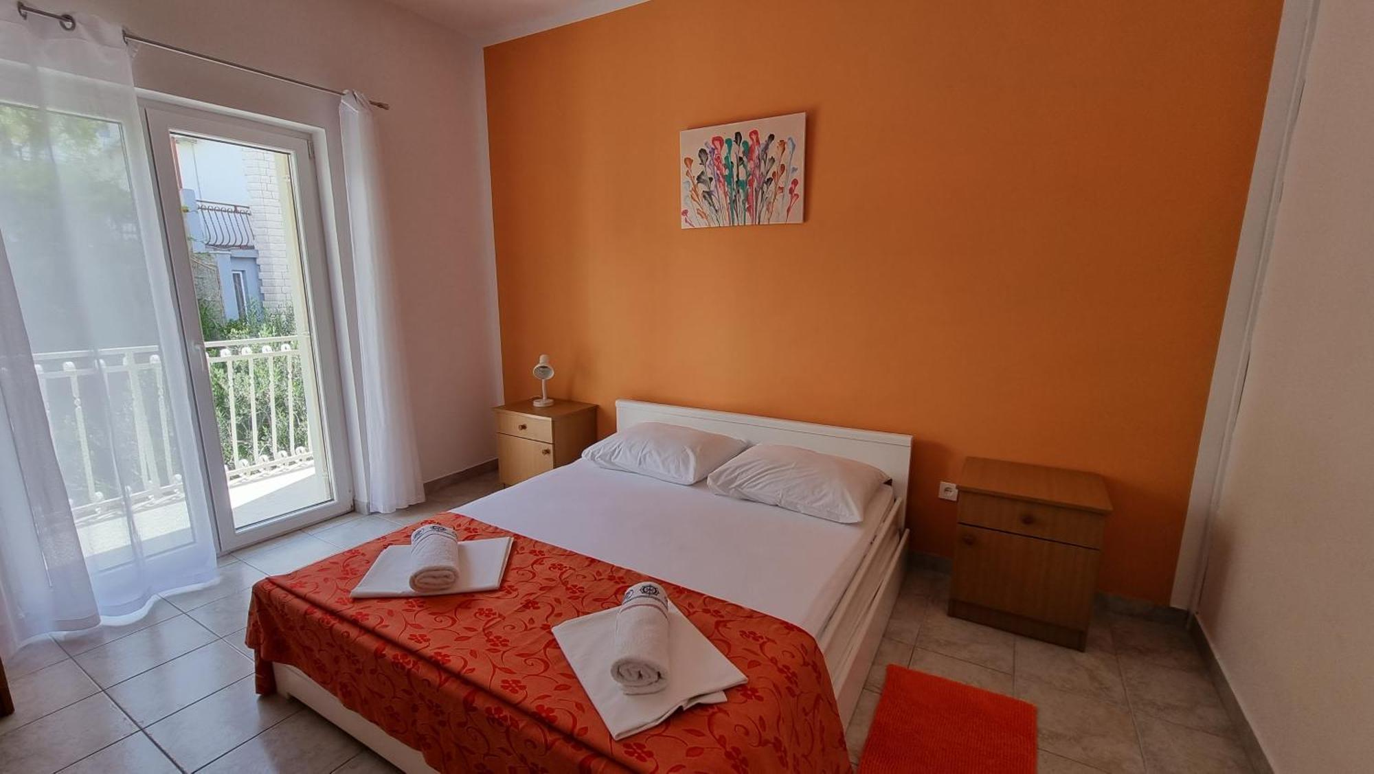 Apartments Mandalinic Omis Bagian luar foto