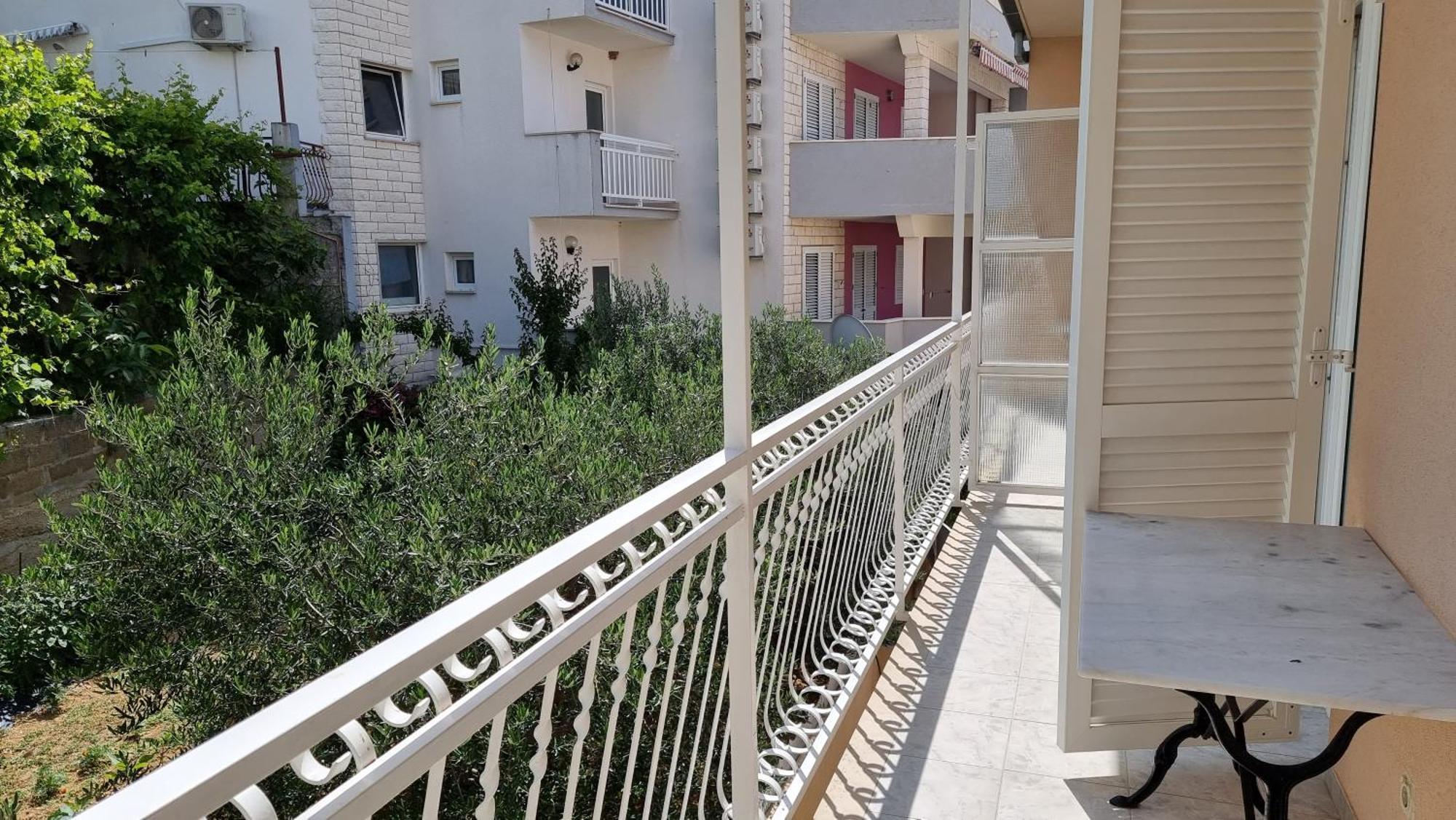 Apartments Mandalinic Omis Bagian luar foto